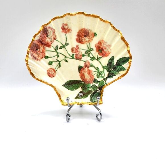 Decoupage Scalloped shell Pink Flowers - Picture 1 of 1